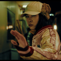 「ばけばけ」おサワ役で話題の円井わん、闇バイト相手にアクション初挑戦『ヒグマ!!』メイキング映像 画像