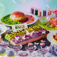グリーン＆ピンクがテーマのスイーツや料理が楽しめる『ウィキッド 永遠の約束』コラボレーションメニュー3月2日から 画像