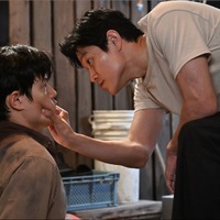 「何処までスゲェんだ鈴木亮平さん!!」「2人いるのかと…」儀堂＆ニセ儀堂の撮影裏が公開！「リブート」 画像