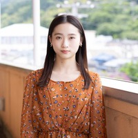 伊東蒼、奈緒演じる主人公が探す“謎の人物”役で出演 『死ねばいいのに』 画像