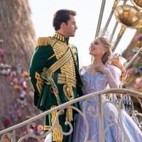 すれ違うグリンダとフィエロ…『ウィキッド 永遠の約束』清水美依紗＆海宝直人、吹替版本編シーン