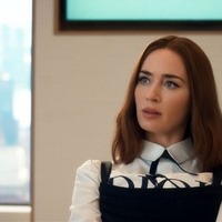 「昔と変わった でも眉毛は同じまま」アンディを皮肉るエミリーが「ランウェイ」存続のカギ!?『プラダを着た悪魔２』本編映像 画像