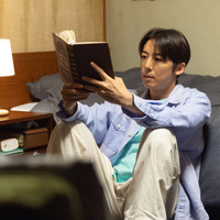 「手掴みでハンバーガー食べてる？」高橋一生“光誠”の食事シーンに視聴者注目　光誠と英人が入れ替わっている可能性も…？「リボーン」6話