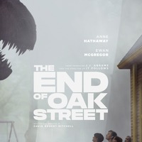 アン・ハサウェイ vs 恐竜！　住宅街を必死で逃げ回る『オークストリートの異変』本予告 画像