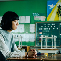 “担任教師”夏帆、感情が抑えきれず髪の毛を引き抜く...『四月の余白』本編映像&新場面写真 画像