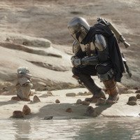 話題沸騰、グローグーを溺愛するマンダロリアンのパパっぷりをふり返り『スター・ウォーズ／マンダロリアン・アンド・グローグー』