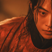 ナム・ジュヒョクの「人生で最も幸せな瞬間」!? 四つ葉のクローバー探しに「かわいい」の声 「トングン」オフショット 画像