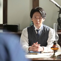 「クセ強め」「名探偵と助手みたい」中村倫也、上坂樹里とシュールなオフショットで「風、薫る」出番終了!?