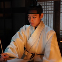 『王と生きる男』パク・ジフン演じる悲劇の若き王、それを取り巻く者たちの場面写真解禁 画像