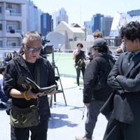 小栗旬「矢吹として生き切った」リリー・ジェームズ＆間宮祥太朗らも登場『バッド・ルーテナント：トウキョウ』特別インタビュー映像