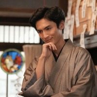 「芥川すぎる」「着物が似合う」高良健吾“秋山格之介”の登場に珠も視聴者も爆沸き「ブラッサム」