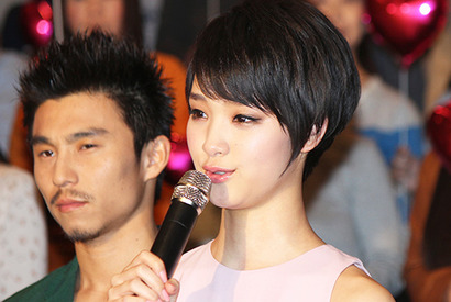 剛力彩芽、涙の決意表明「LDK旋風」世界に巻き起こす！　初主演作15か国で公開へ 画像