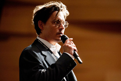 ジョニー・デップが神出鬼没？　「超越記念日」とは…“神の領域”に挑む『トランセンデンス』 画像