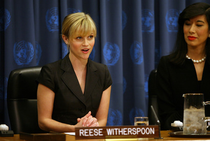 リース・ウィザースプーンが女性に対する暴力反対キャンペーンを支援 画像