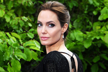 アンジェリーナ・ジョリー、息子が手作りの指輪をプレゼント 画像