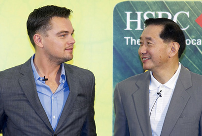 ディカプリオが香港を初訪問、エコなクレジット・カードをプロモーション 画像
