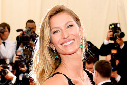 ジゼル・ブンチェン、FIFAワールドカップのトロフィー授与に抜擢 画像