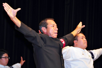 柳葉敏郎、35年ぶり学ラン姿で堂々のエール披露も「ひざが…（苦笑）」 画像