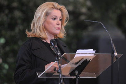 イヴ・サン＝ローランの葬儀に仏大統領夫妻をはじめ、ゆかりのセレブが故人を悼む 画像