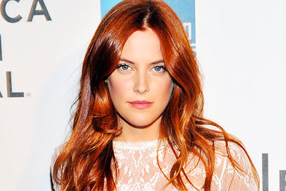 エルヴィス・プレスリーの孫娘が婚約！ 画像