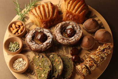 ジョエル・ロブション氏監修の「秋の収穫祭」スタート！ パン26種、菓子15種が登場 画像