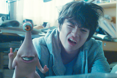 実写『寄生獣』第2弾予告編、解禁！　“ミギー”阿部サダヲの妙演に注目 画像