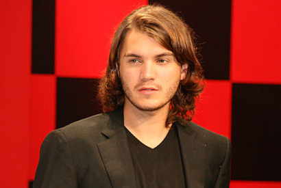 赤西仁、上戸彩とのキスシーンは残念な結果に？　日米“スピード・レーサー”揃い踏み 画像