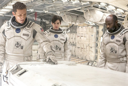 宇宙服のアン・ハサウェイほか初の劇中ビジュアルが公開！『インターステラー』 画像