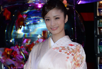 上戸彩、二条城で着物美人に！アートアクアリウム展広報大使に 画像