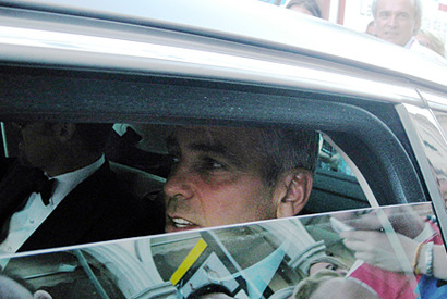 【ヴェネチアレポート01】ブラピよりもジョージ！　会場前には数千人のファンが！ 画像