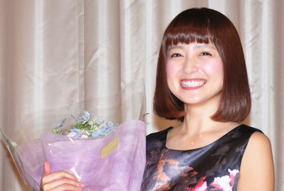 安達祐実、左手薬指に“指輪”で幸せオーラ全開！　「母親としても充実させたい」と宣言 画像