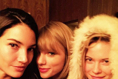 テイラー・スウィフト、「ヴィクトリアズ・シークレット」のモデルと“女子会” 画像