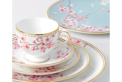「ウェッジウッド」から桜舞い散る新テーブルウエアが登場！ 画像