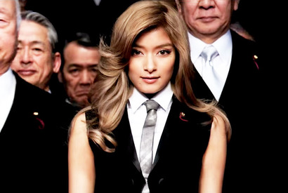 ローラが新総理に!?　“改革”第1弾は「ワッキーの全身脱毛」 画像