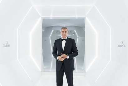 ジョージ・クルーニー、“月世界”でOMEGA「スピードマスター」を祝福 画像