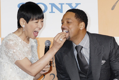 ウィル・スミスに2,000人熱狂！　和田アキ子からの愛のチョコに「アーン」 画像