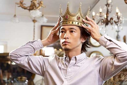 窪塚洋介、11年ぶりCM出演！ 王冠かぶって“KING”になる!? 画像