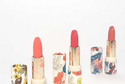 少女のようにあどけない笑顔を作る！　「ポール&ジョー」新色リップ 画像