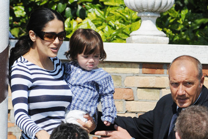 サルマ・ハエック、夫との出会いの地で2度目のゴージャス挙式 画像