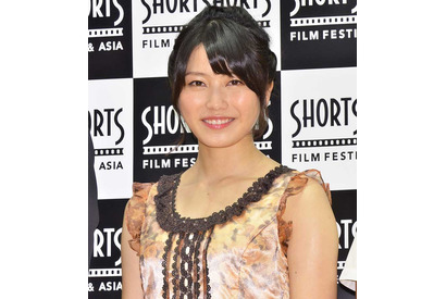 AKB48横山由依、初の人妻役を「透明感がある」と絶賛される 画像