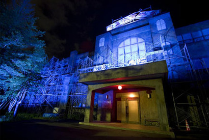 世界最大のお化け屋敷“戦慄迷宮”が、清水崇監督＆柳楽優弥主演で映画化 画像