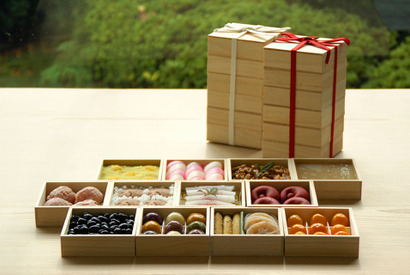 【3時のおやつ】美しい和菓子を桐の升箱12段に詰めた「お菓子のおせち」限定発売 画像