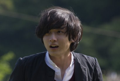 小関裕太＆森川葵を謎のバケモノ『ドロメ』がつなぐ!?　特報映像解禁 画像