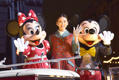 【ディズニー】武井咲がミッキー＆ミニーとドライブ！一夜限定スペシャルナイトに登場 画像