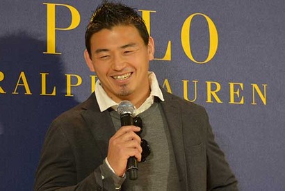 全身シックに決めた五郎丸歩選手、「取り巻く環境が変わった」と微笑む 画像