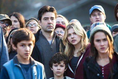 【特別映像】クロエ・モレッツ、あらゆる電子機器が停止…『フィフス・ウェイブ』＜第1の波＞襲来 画像