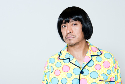 松本人志監督に直撃！　あの水玉パジャマ男の正体は…　「主演？　渋々ですよ」 画像