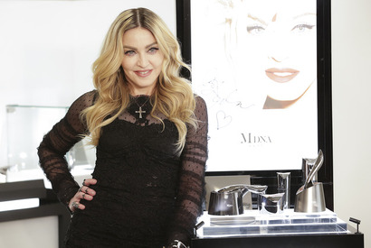 マドンナ来日！MDNA SKINの新作と投げキッスを贈る 画像