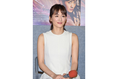 綾瀬はるか、万全の筋トレで挑むもハードゆえに初日から「心が折れかけた」 画像