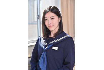 松井珠理奈、中谷美紀の高校時代役に！「運よく髪型はすごく似てる」 画像